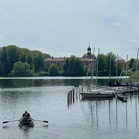 Flat In Eutin On The Kleiner Eutiner See Lake Apartment Bagian luar foto