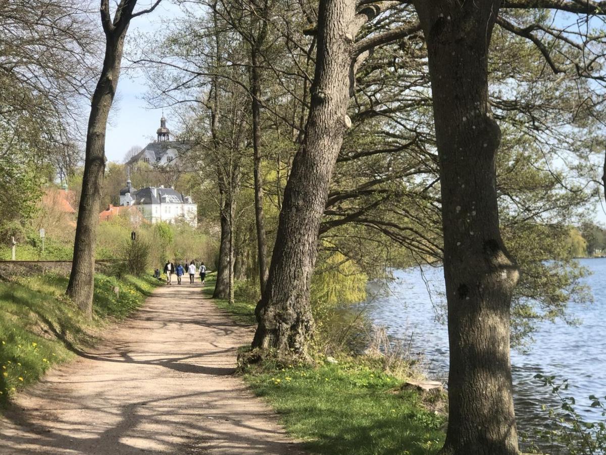 Flat In Eutin On The Kleiner Eutiner See Lake Apartment Bagian luar foto