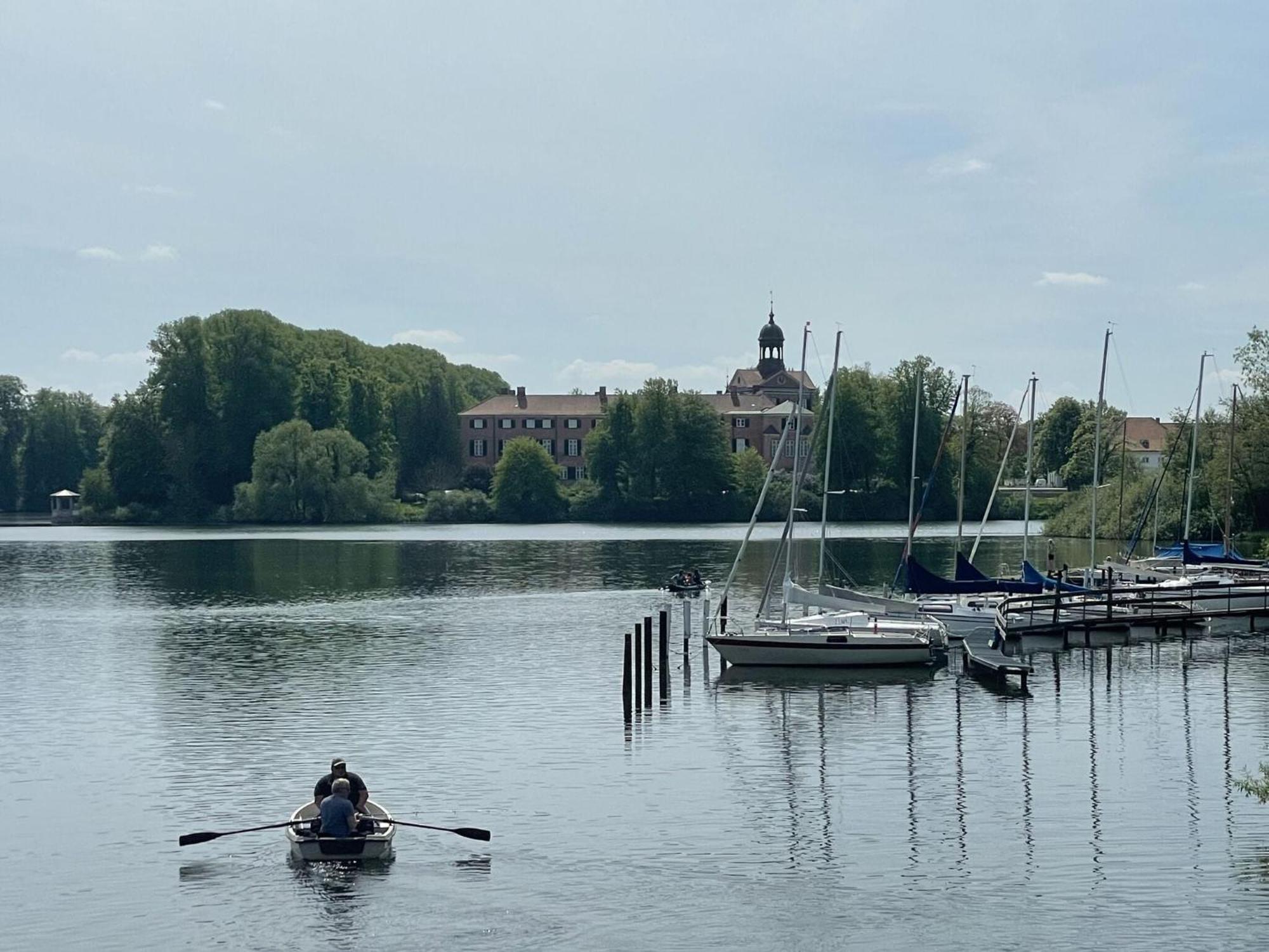 Flat In Eutin On The Kleiner Eutiner See Lake Apartment Bagian luar foto